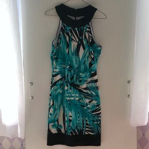 Slimming Cache dress - black, white, tropical
